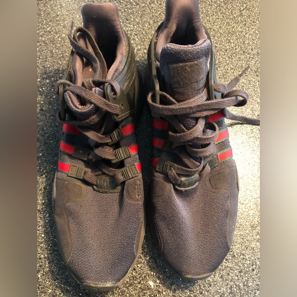 Men’s Adidas Equipment black with red stripes size 10 Running shoes - Picture 2 of 15